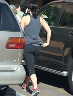 Sexy overweight booty teens in yoga pants!